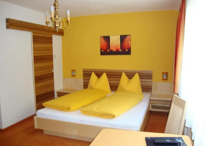 Haus Sonnschein 住宿加早餐酒店 索尔登